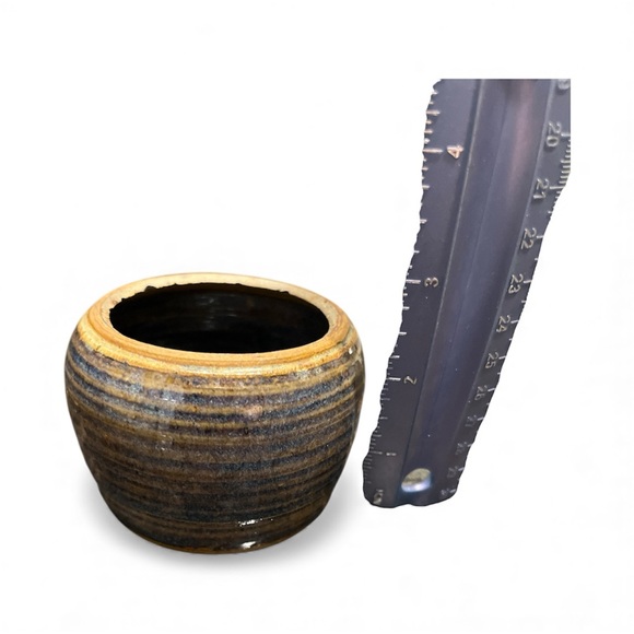 Lot of signed Studio Pottery Bowl, Shakers,Lidded Bowl,2 pots handcraft artisans - Picture 12 of 14